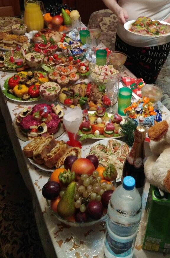 Новогодний стол на 2018 год. 