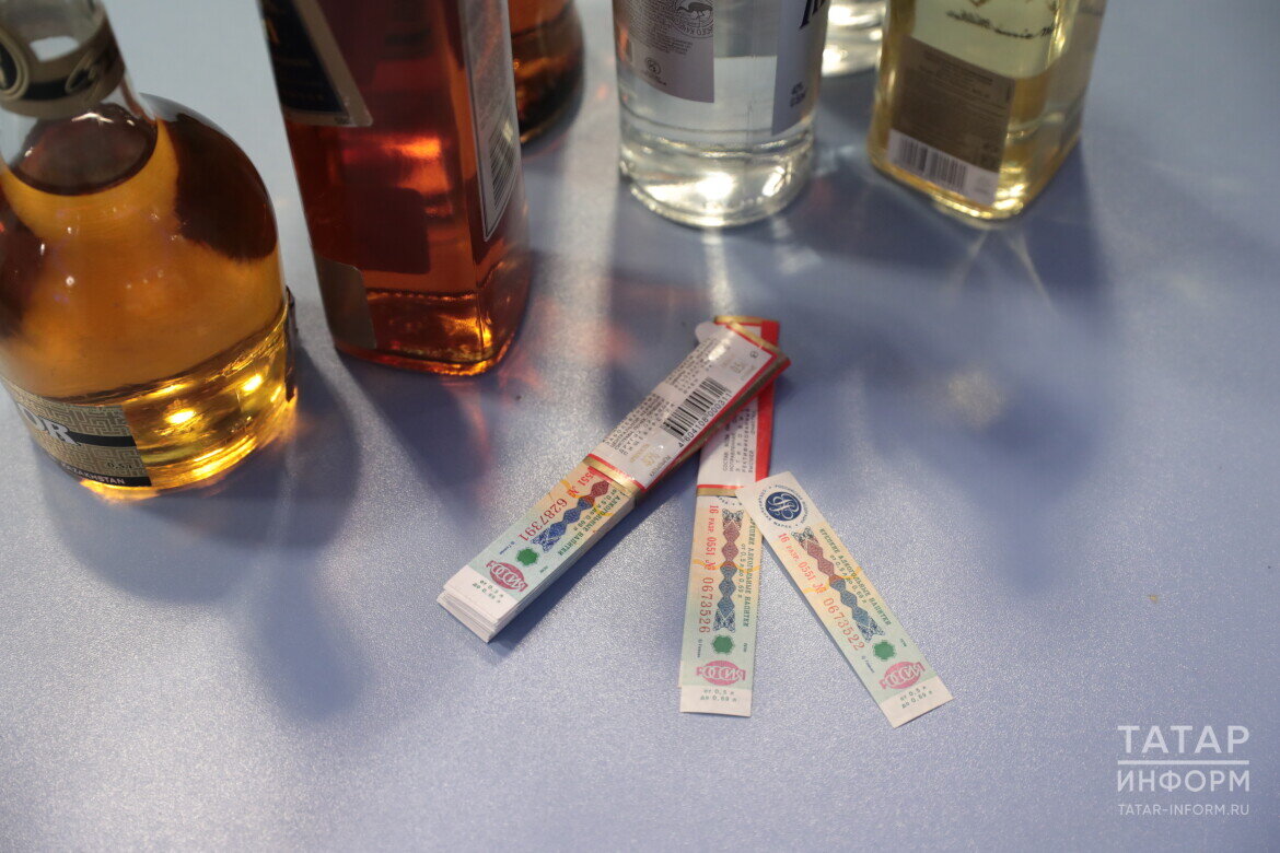 ​Увеличение производства и продаж нелегального алкоголя перед праздниками растет каждый год не только в Татарстане, но и во всей России. Фото: © Рамиль Гали / «Татар-информ»