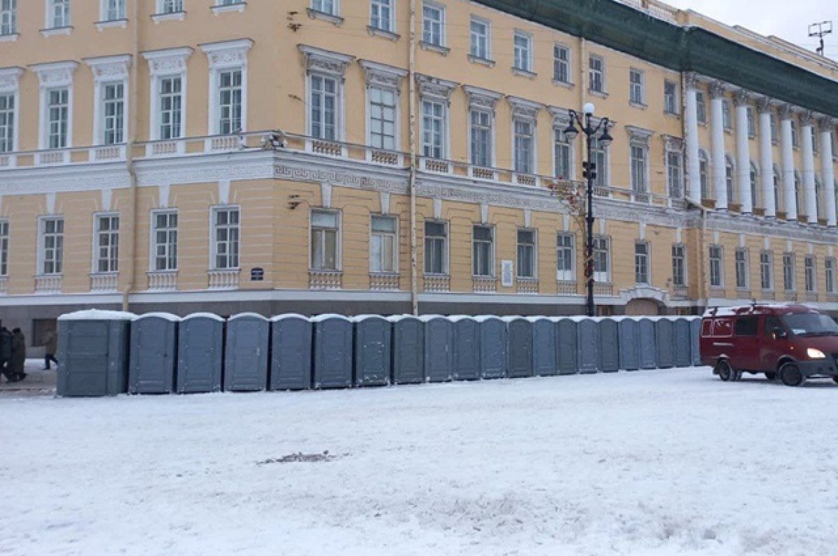    130 дополнительных туалетов установили в центре Петербурга
