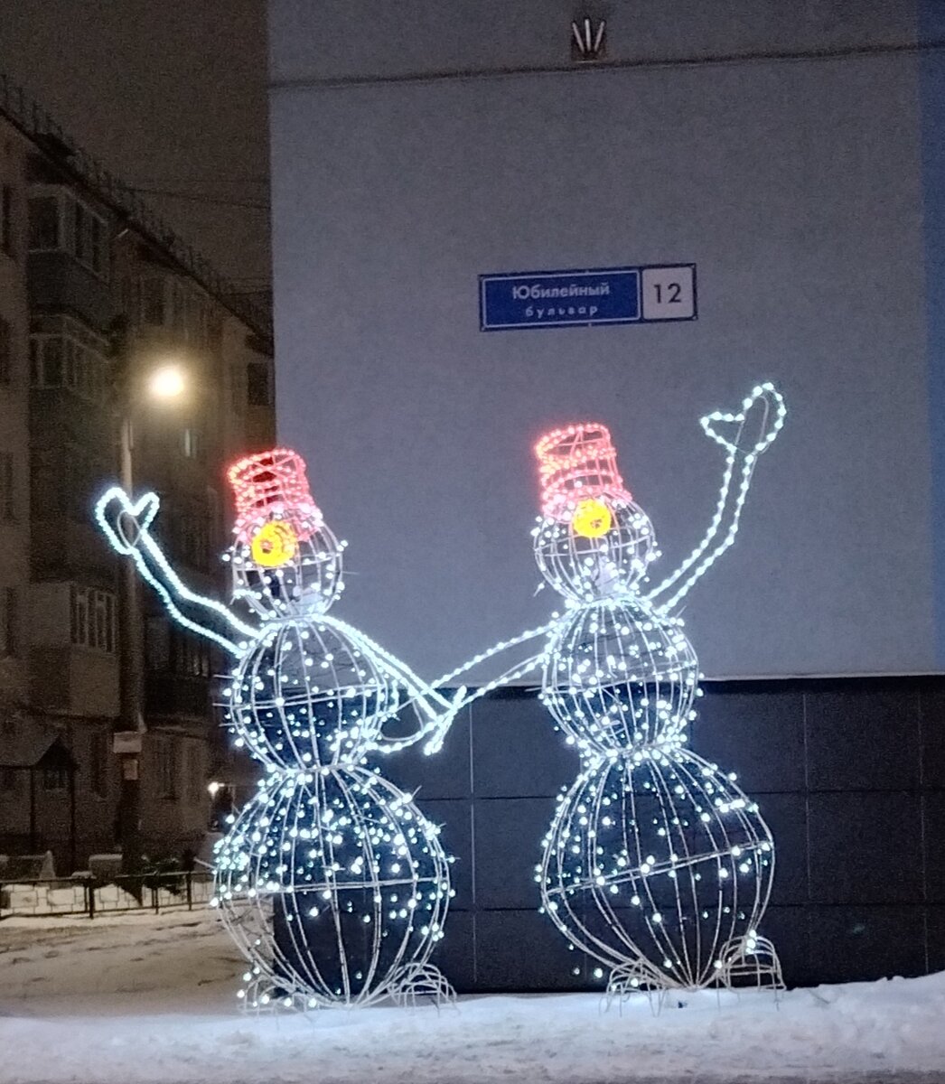 Снеговики похоже уже " тепленькие"