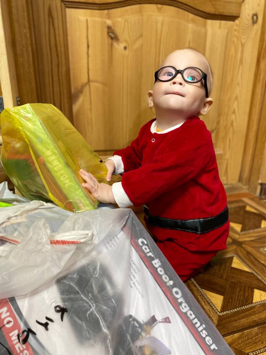 Когда не успела запаковать подарки на помощь приходит Саша