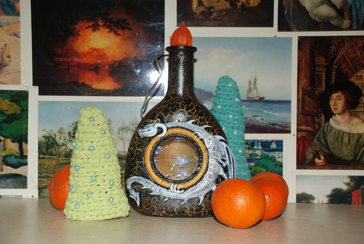 Ночник из коньячной бутылки и короткой ёлочной гирлянды на батарейках. 