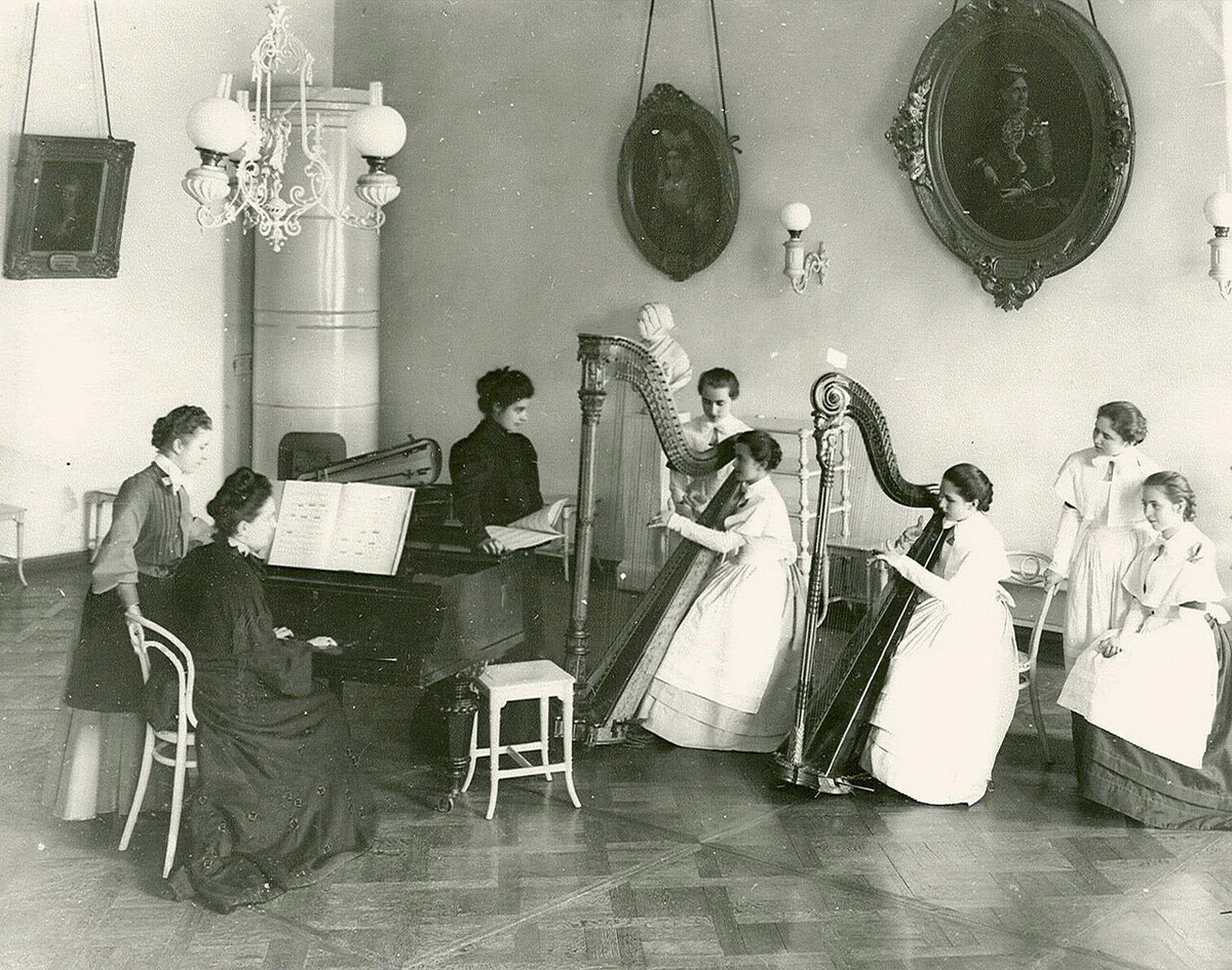 воспитанницы Смольного