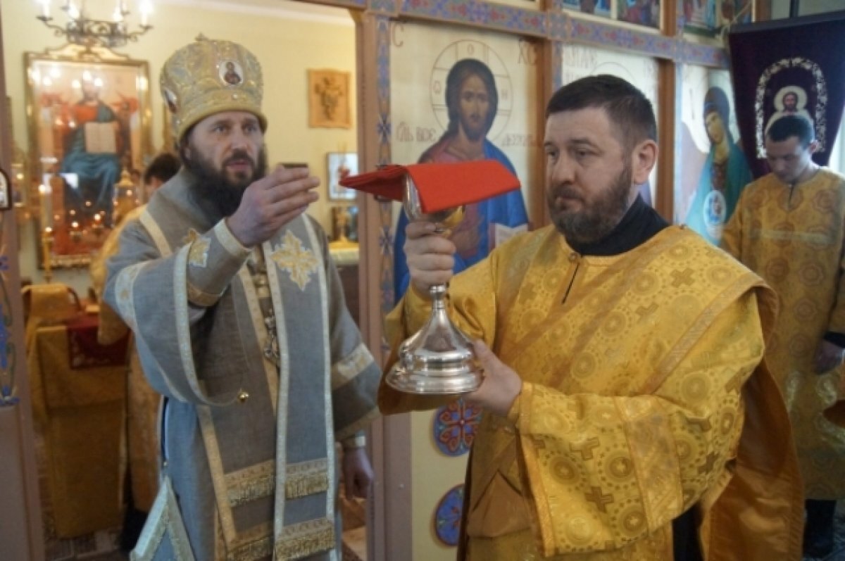    Митрополит Феодор совершил литургию в больничном храме в канун Нового года