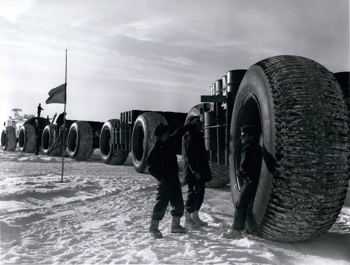 Другой военный опыт. Ледяной червь база в Гренландии. Ледяной червь база США. Гренландия Военная база США. Военная база в Гренландии.