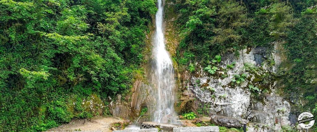 водопад "Мужские слезы", Абхазия. источник фото https://foto-tours.ru/azia/abhazia/664-vodopad-muzhskie-slezy