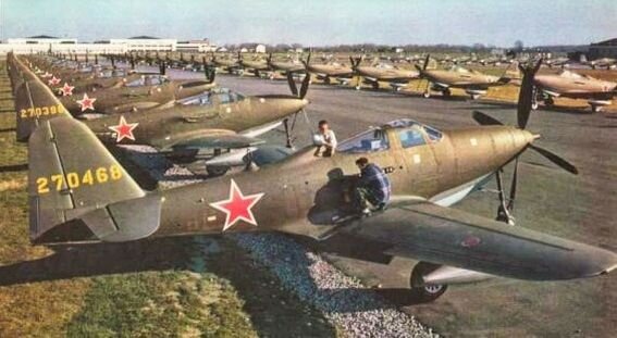 Американские истребители Bell P-63A-10-BE "Кингкобра" на аэродроме Буффало перед отправкой в СССР