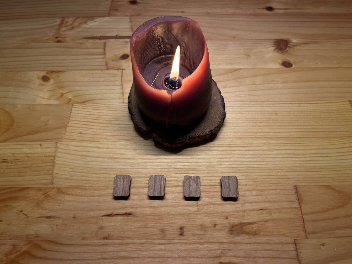 Выберите одну из этих четырёх рун. / Фото автора.