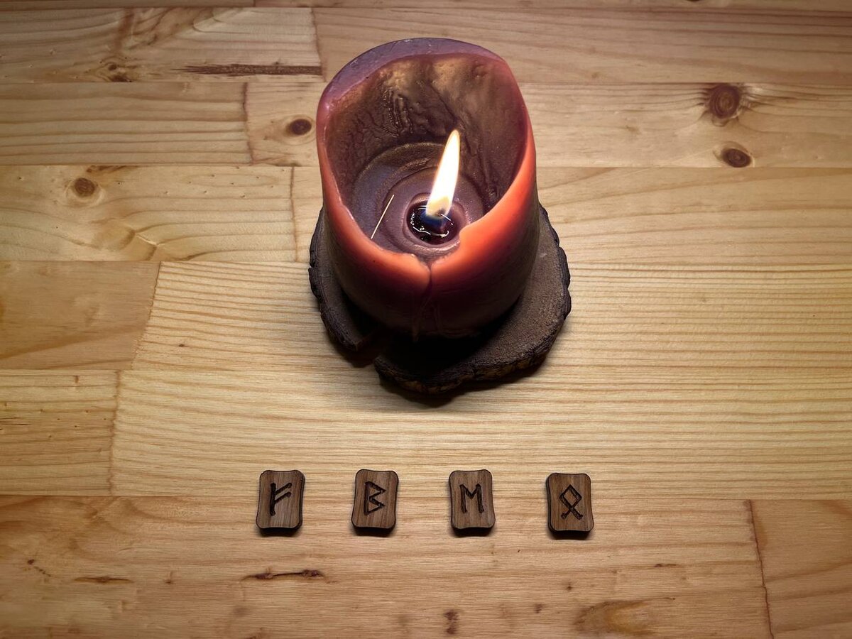 Значение каждой руны несёт предсказание. / Фото автора.