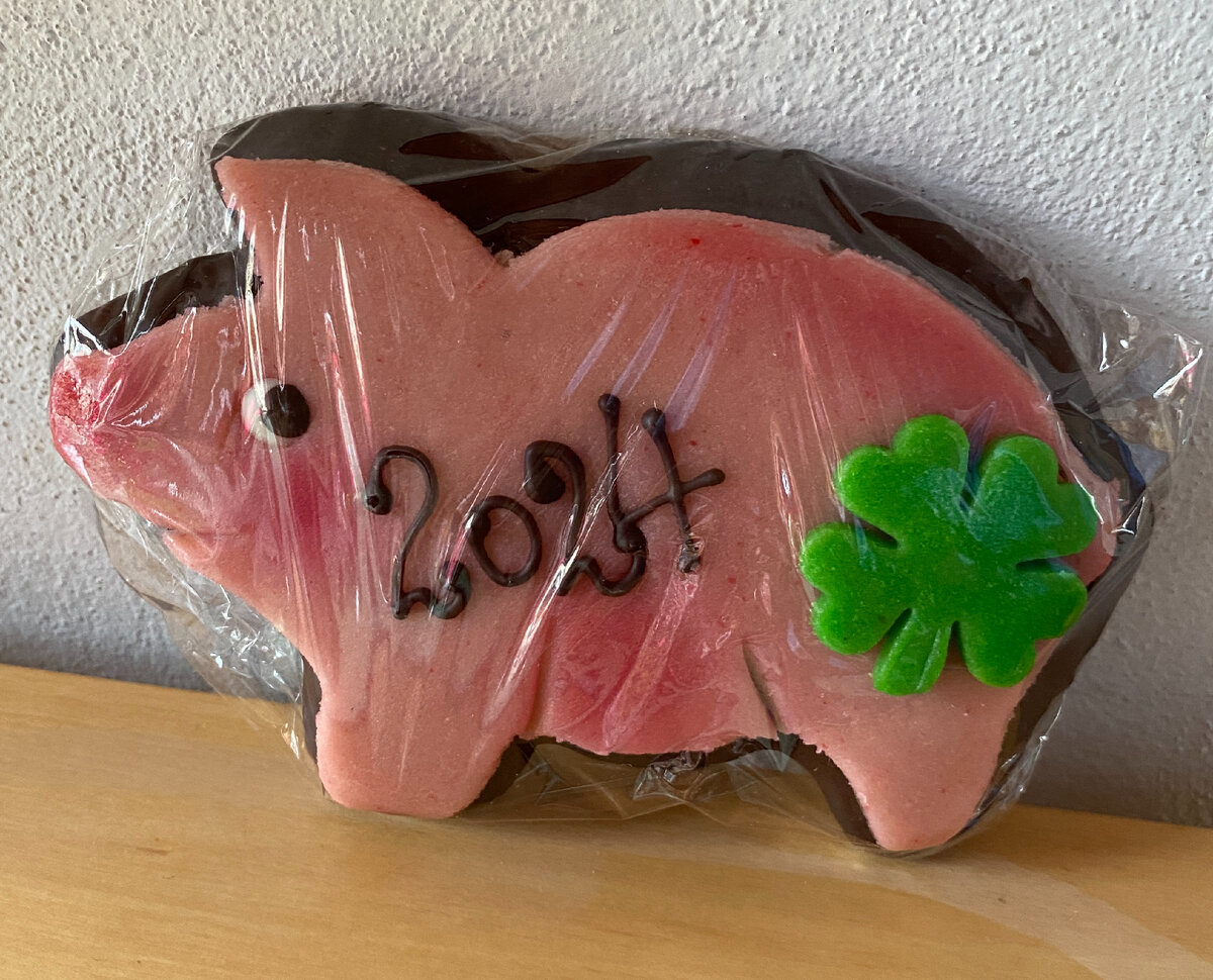 Новогодняя фигурка свиньи