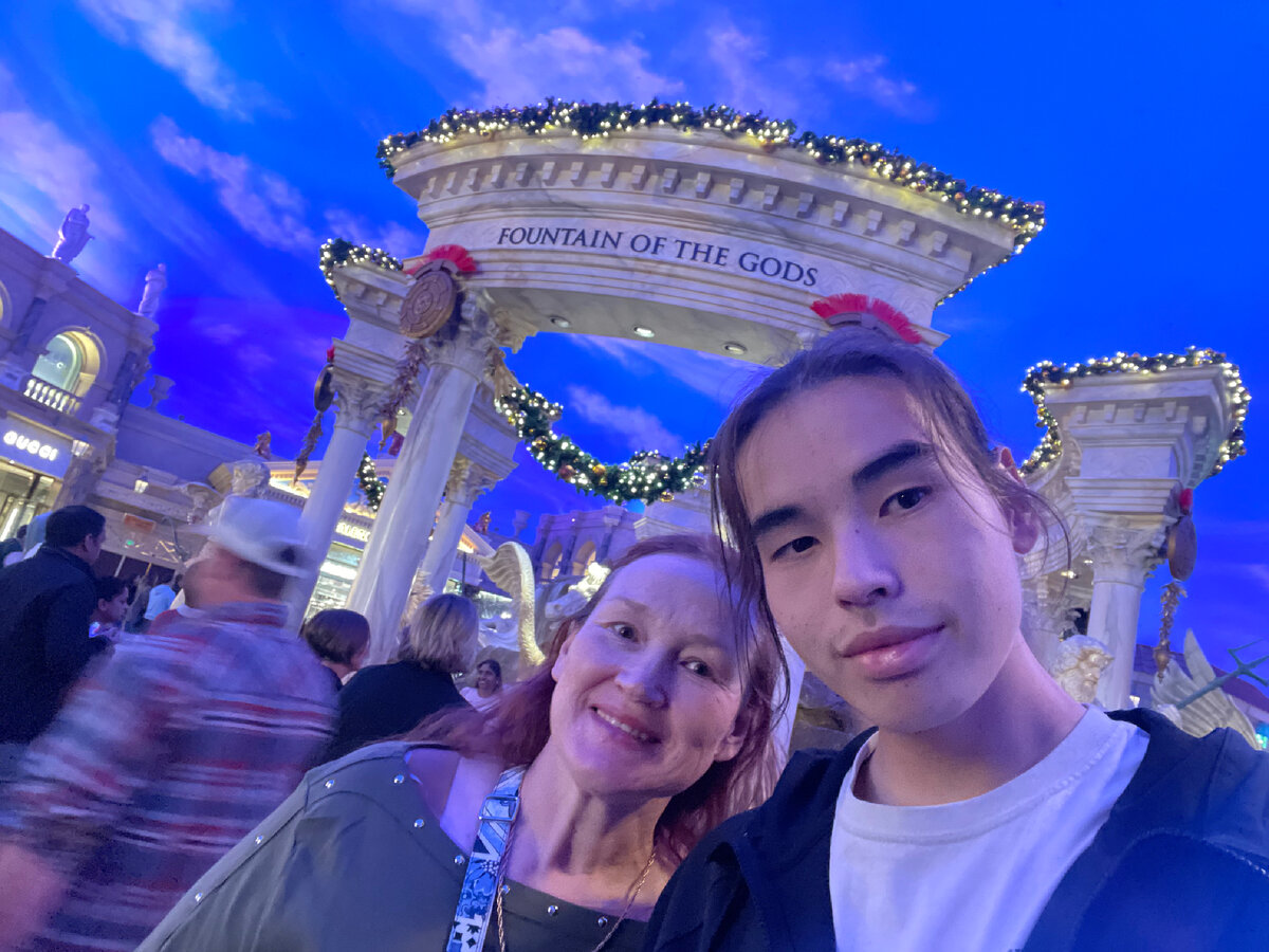 С любимым сынулей. Фотография сделана в Лас Вегасе🎄