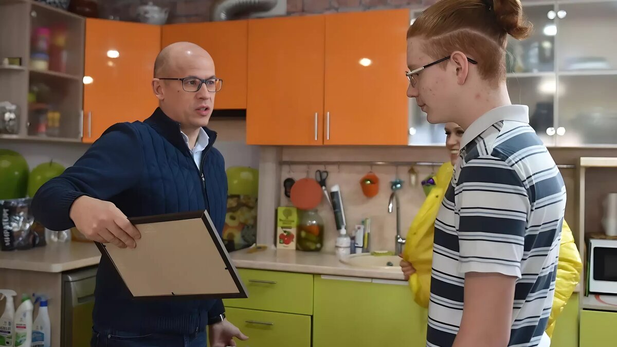     В Удмуртии проходит благотворительная акция под названием «Елка желаний», которая собирает вокруг себя депутатов, министров и руководителей разных учреждений. В рамках этой акции 14-летний мальчик Егор из Пирогово загадал своим желанием встретиться с главой республики, Александром Бречаловым.