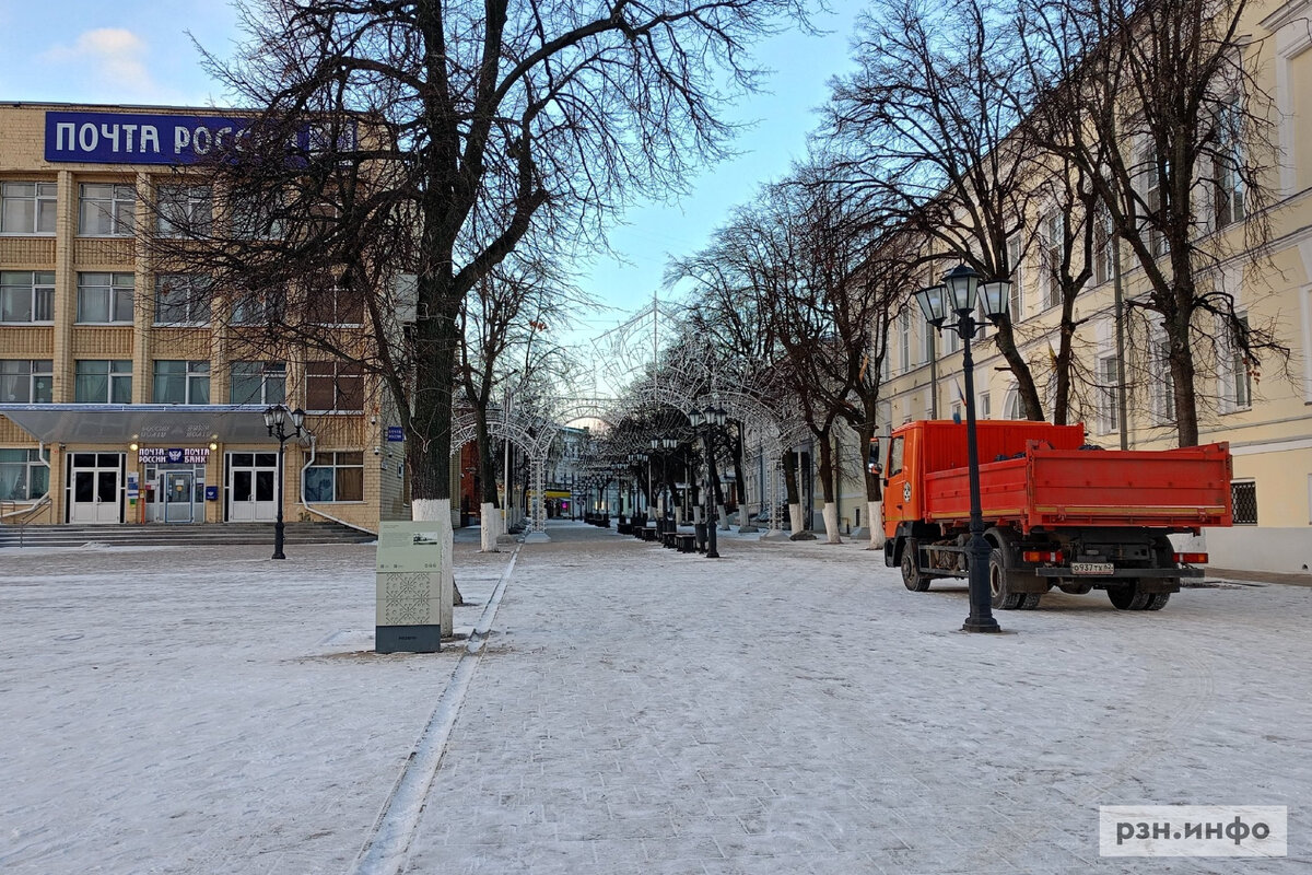 Скользко и пусто. Фоторепортаж первого дня Рязани в новом году | Новости —  РЗН.инфо | Дзен