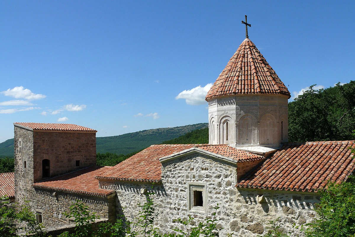 Датируемый XII-м столетии армянский монастырь Сурб-Хач в Старом Крыму