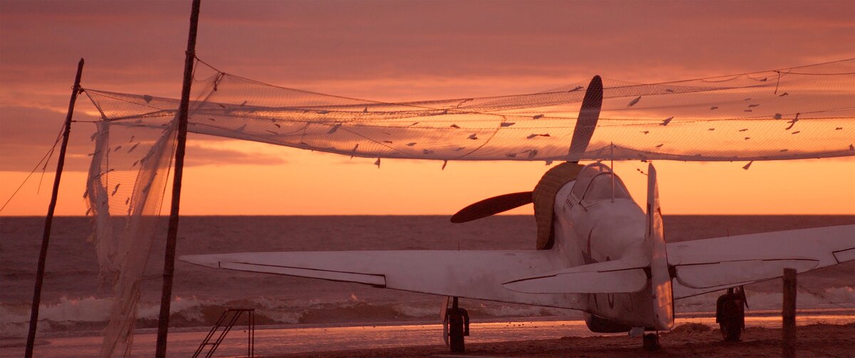    В военной драме Алексея Германа — младшего «Воздух» с Анастасией Талызиной в главной роли покажут подвиг советских лётчиц во время Великой Отечественной войны. Премьера ленты назначена на 18 января / Кадр из фильма « Воздух» (2023)