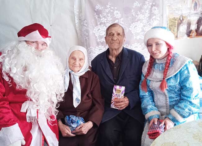 Ветераны Мария Савельевна и Николай Александрович Пигасовы обрадовались гостям: «К нам пришел новый год!» Трудолюбивые и доброжелательные, они радуются каждому новому дню