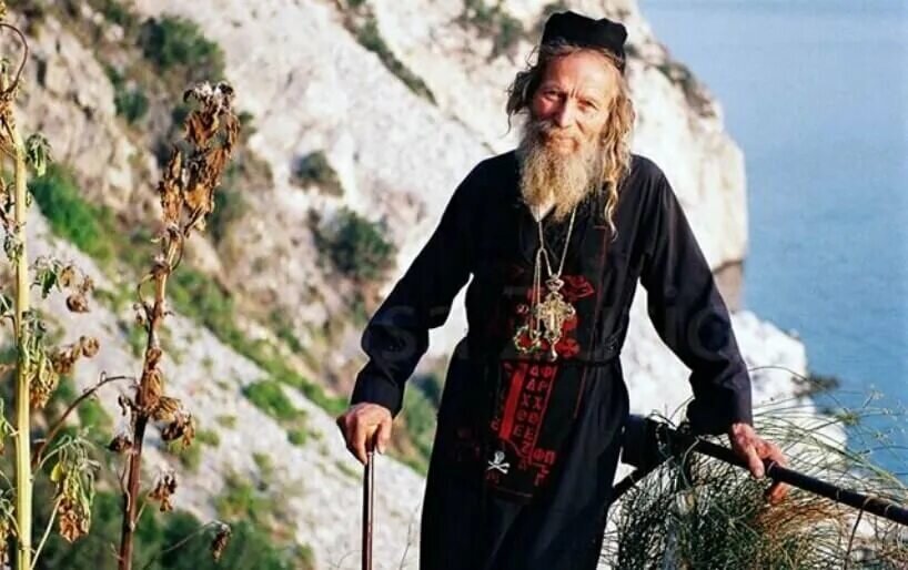 Η Πρωτοχρονιά ξεκίνησε με σεισμούς και τσουνάμι.  Φυσικά, οι Ορθόδοξοι Χριστιανοί σε καμία περίπτωση δεν ζουν με οιωνούς, λένε, «το πώς γιορτάζεις την Πρωτοχρονιά είναι πώς θα ζήσεις» -2