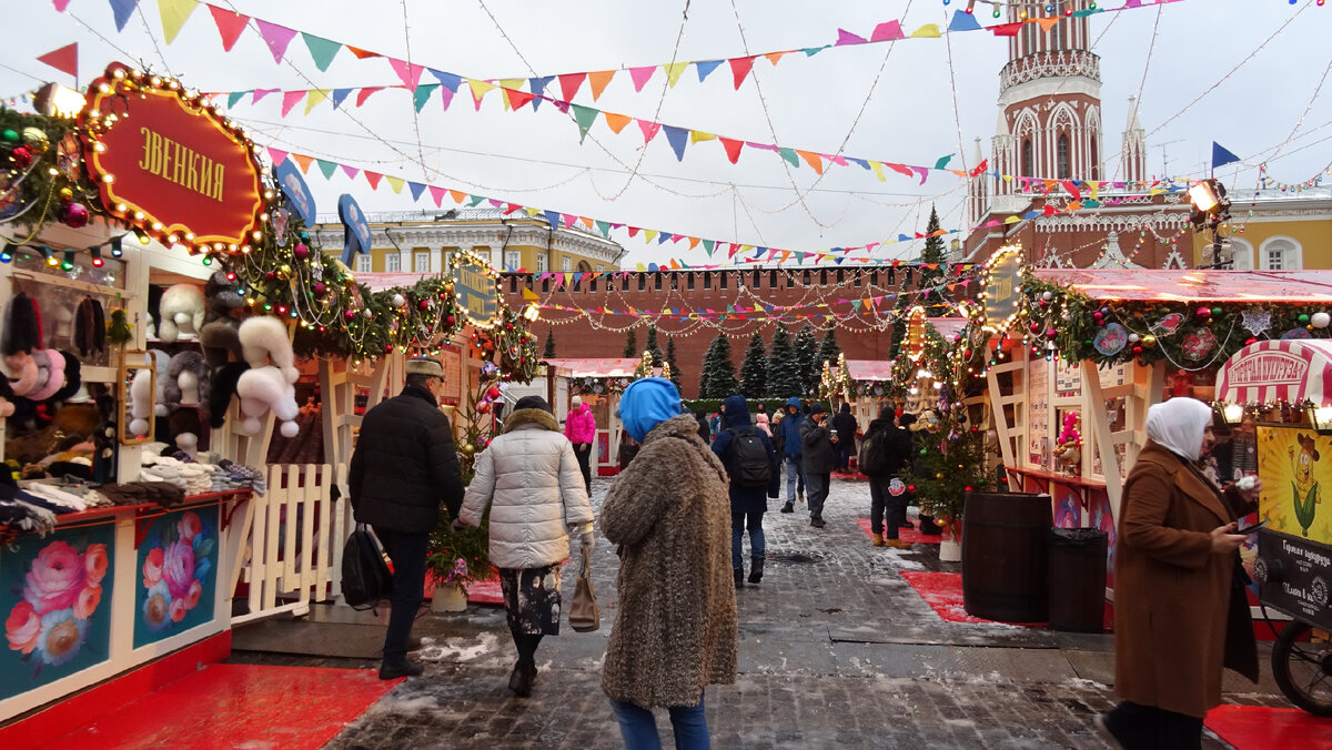 Ярмарка ГУМ на Красной площади, торговые павильоны