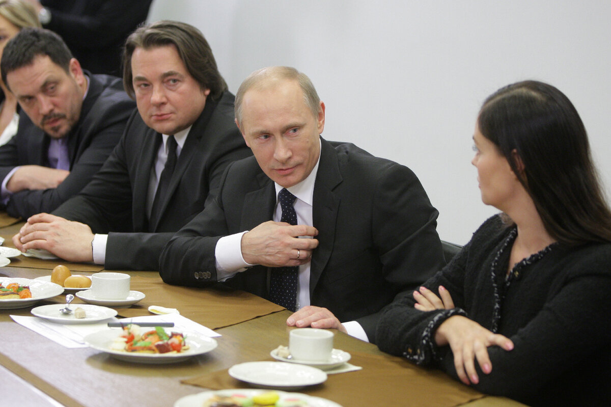 Кажется, что сложного - объявили Год семьи и все работают в одном направлении. Фото Яндекс.Картинки. 