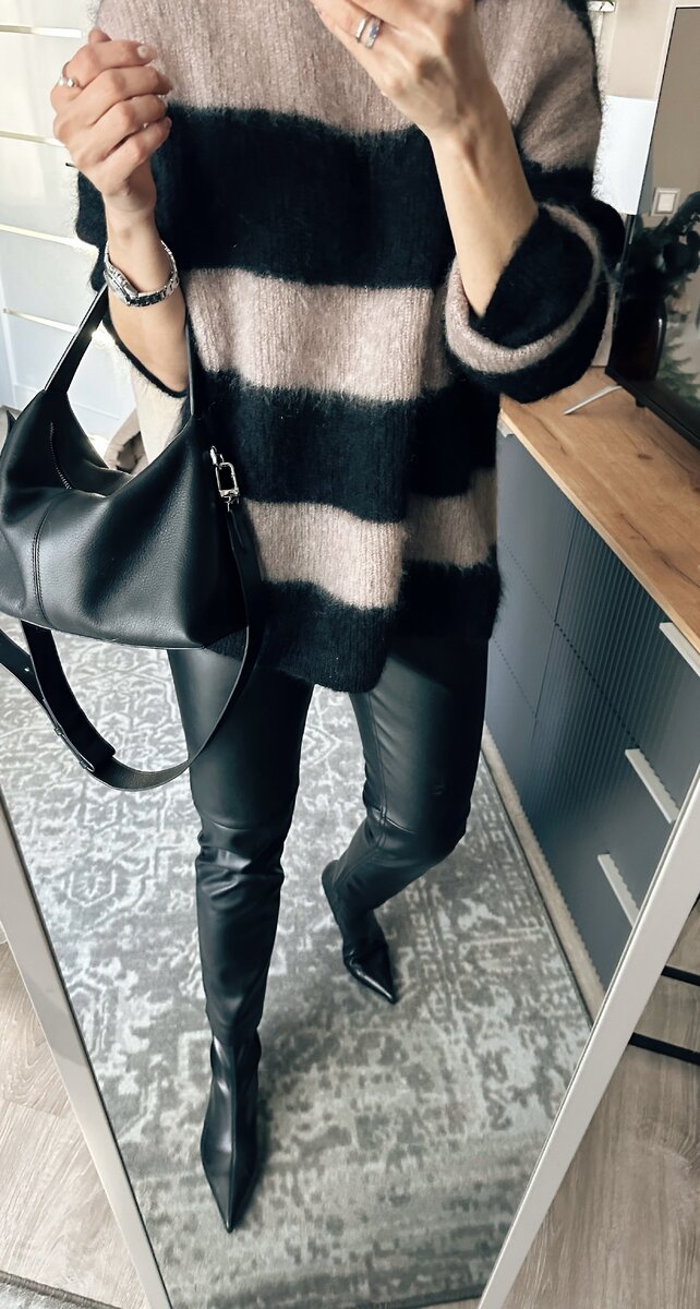 Полоска — идеальный «принт» для тех, кто хочет разнообразить гардероб, но при этом остаться в рамках базового. 