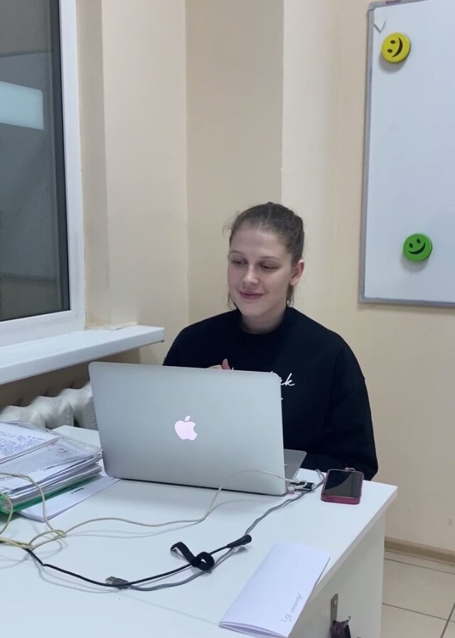 Здесь я на 2 курсе университета. Фотографий с 1 курса на работе не нашла, пусть будет эта.