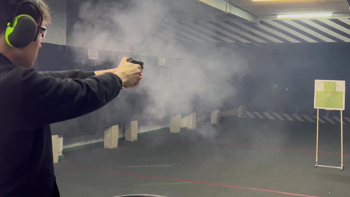 Стрельба из ОООП ОСА ПБ-4-2 | Фото: Русский ОРУЖЕЙНИК, 2024