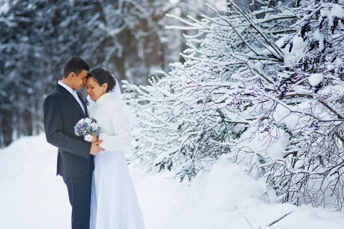 Winter wedding - snow makes for beautiful pictures. Невесты зимой, Зимняя страна