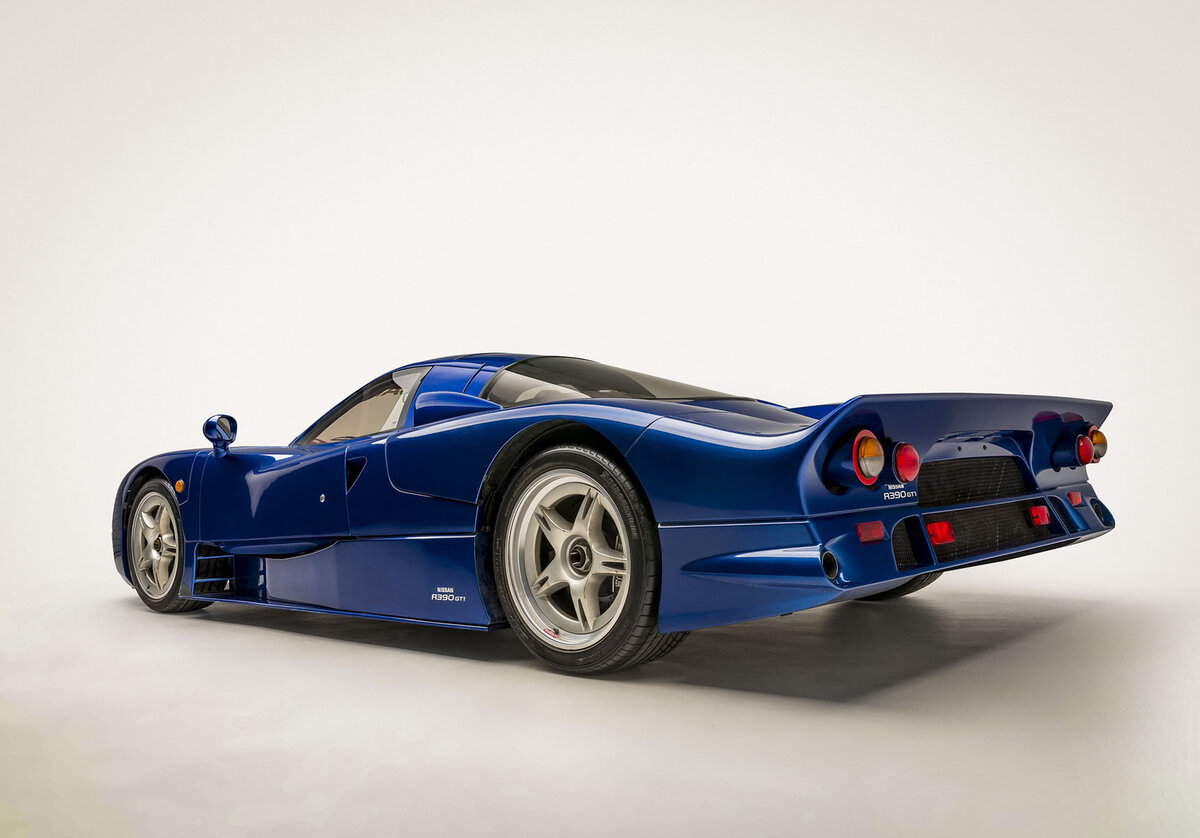 Nissan r390 gt1 Road Version