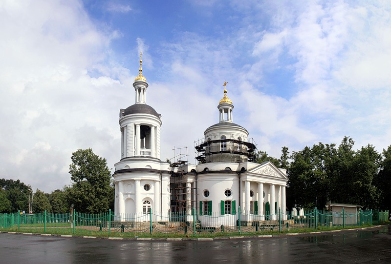 Церковь влахернской божьей. Храм Влахернской иконы в Кузьминках. Кузьминки Церковь Влахернской Божией матери. Усадьба Кузьминки Церковь. Церковь Влахернской иконы Божией матери в усадьбе Кузьминки.