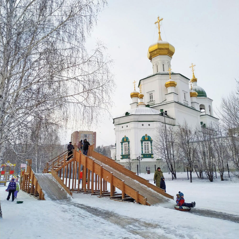 Фото автора © Тюмень. Сквер депутатов.