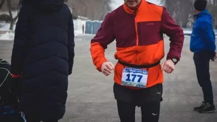     Первого января на тюменской набережной прошел «Забег обещаний». Дистанцию в 2024 метра пробежали почти 700 человек. О мероприятии в своем телеграм-канале рассказал глава города Руслах Кухарук, который также принял участие в забеге.