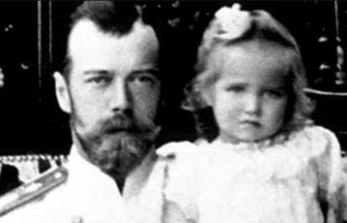  Машенька с отцом, императором Николаем II. / Фото: wikipedia.org