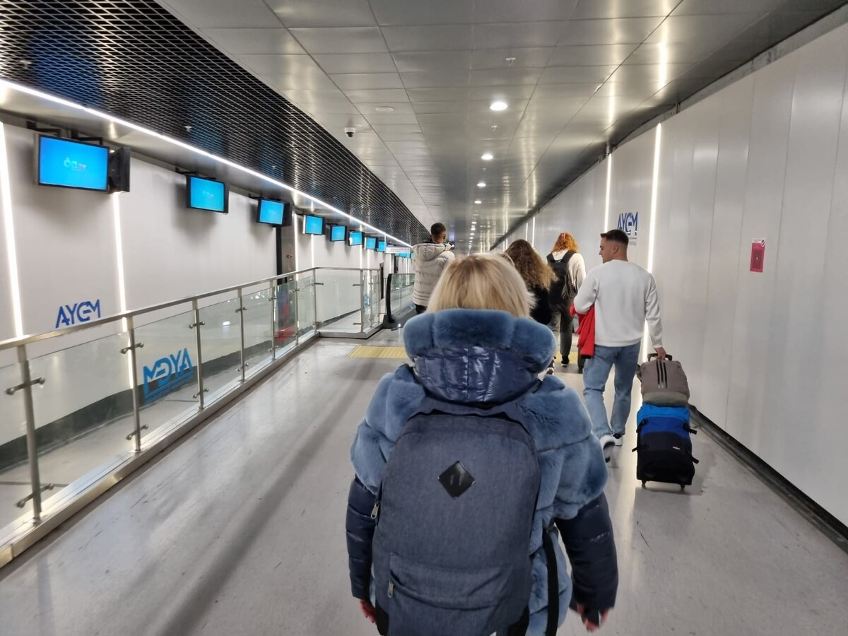 Выходим из аэропорта к станции метро, Стамбул