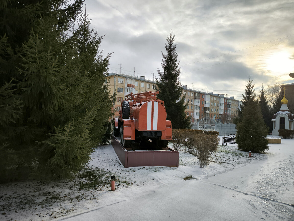 Около Управления МЧС