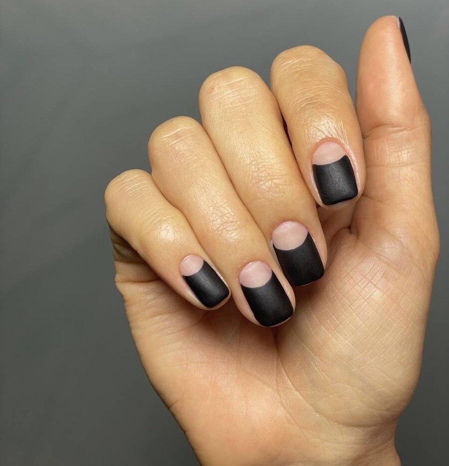 Стильный маникюр на вечеринку. Накладные ногти. Маникюр дизайн. Маникюр на 24 год. Ногти дизайн молодежный.