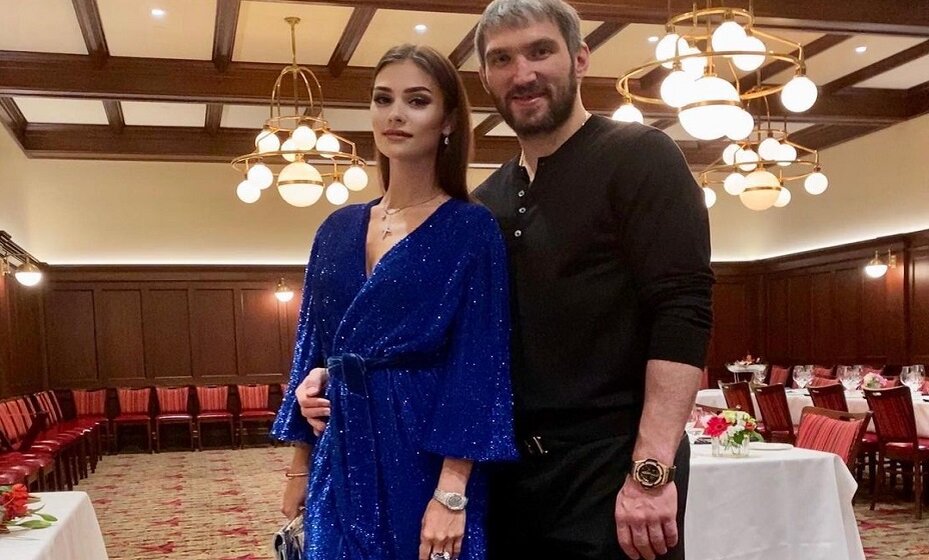    Жена Овечкина опубликовала фотографию с мужем с празднования Нового года. Фото: соцсети Анастасии Овечкиной