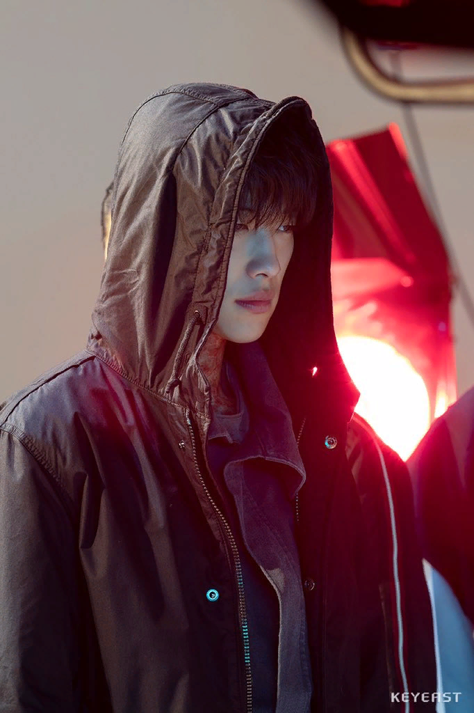 ...за кадром фотосъёмки для постеров к фильму «Призрачный ход».