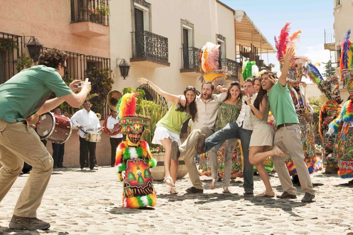 Сиеста в Мексике. Туристы в Испании. Испания туризм. Испания люди.