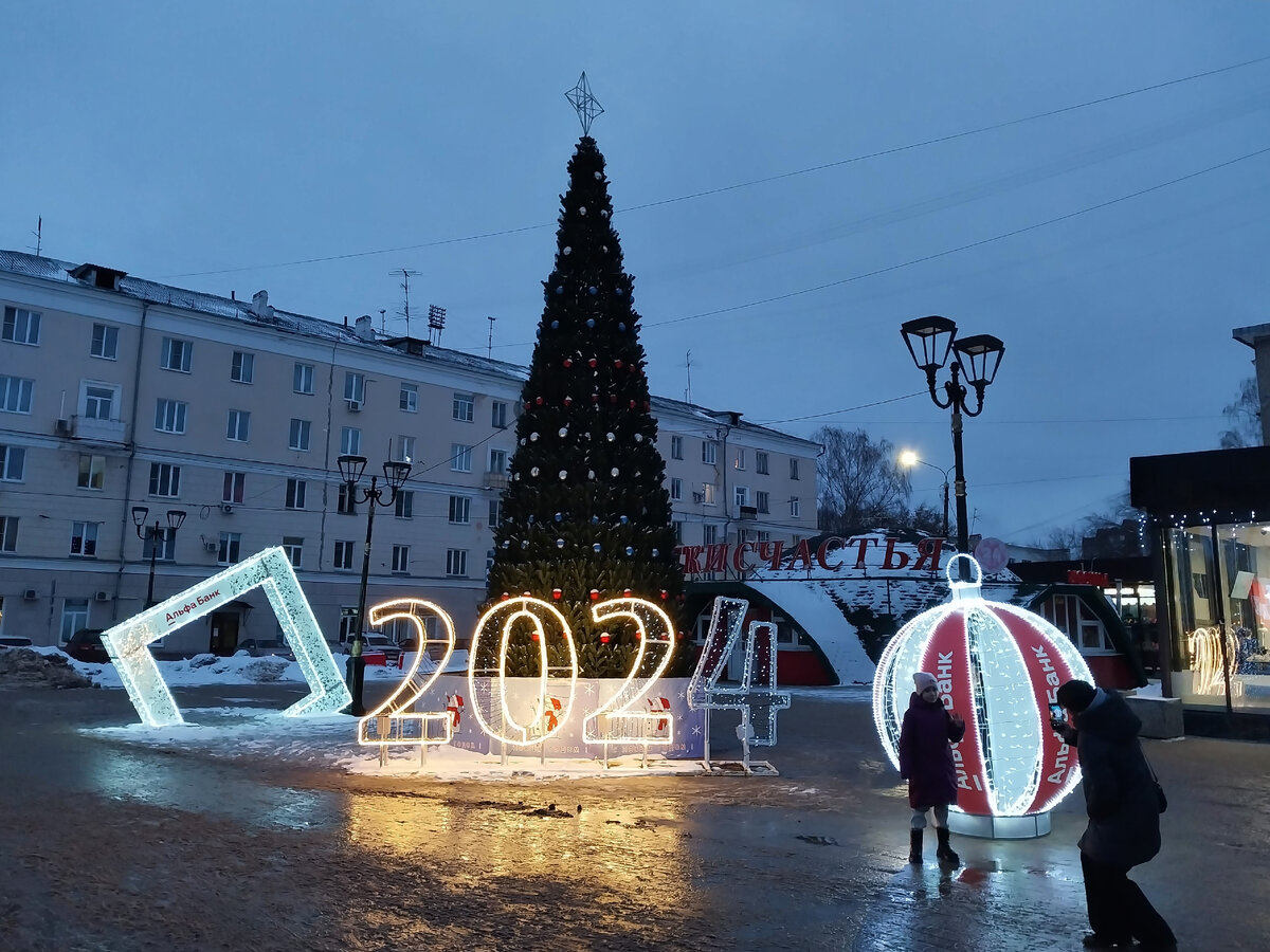 Как украшен Нижний Новгород на Новый год и Рождество-2024. Прогулка по  Большой Покровке, площадям Горького, Минина, Революции, Советской |  Нижегородские зарисовки | Дзен