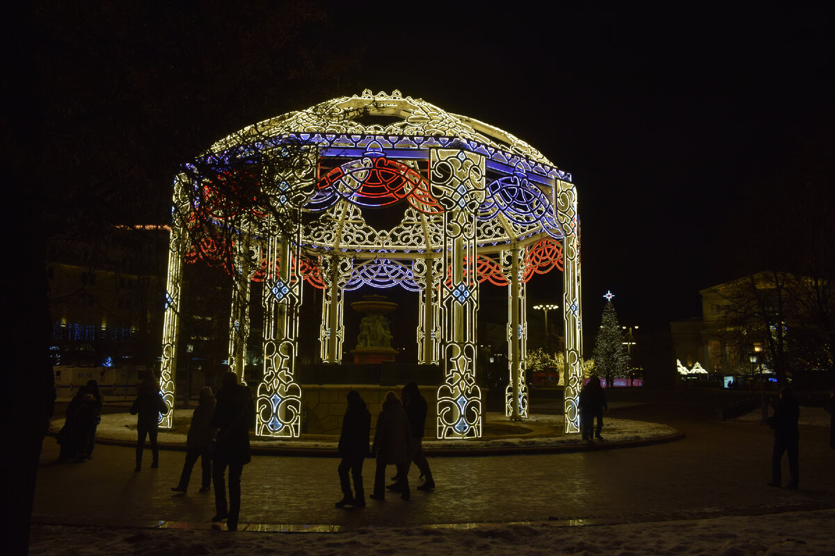 3 часа дня в москве. Часы спасской башни московского кремля. 3 часа дня в москве. Кремлевские куранты часы на спасской башне. Часы на рисунках отображают время.