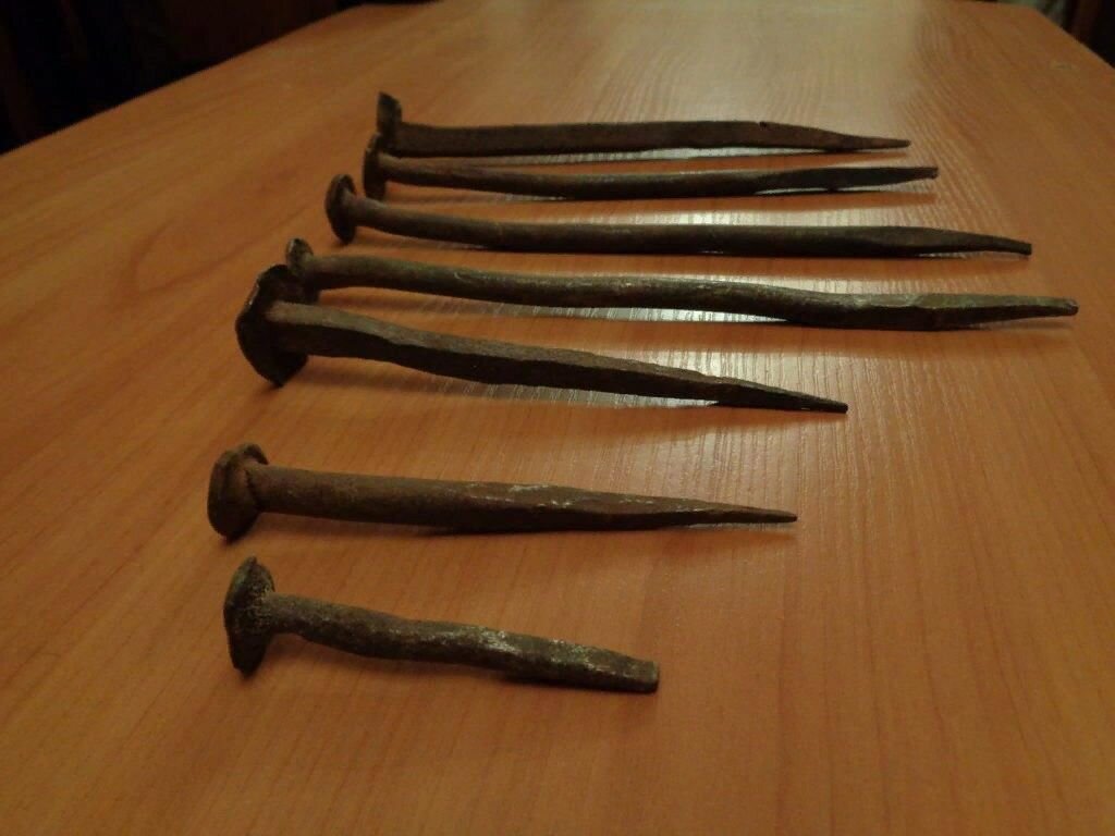 Кованые гвозди. Старинные магические приемы требуют использования выкованных кузнецом гвоздей. Изображение из открытых источников в свободном доступе.