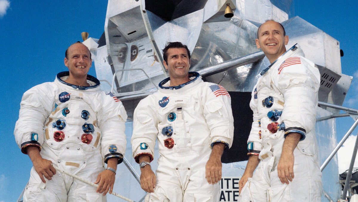 Пилотируемый полет на луну. Экипаж Аполлона 12. Аполлон НАСА. Аполлон 1969. Аполлон 11.