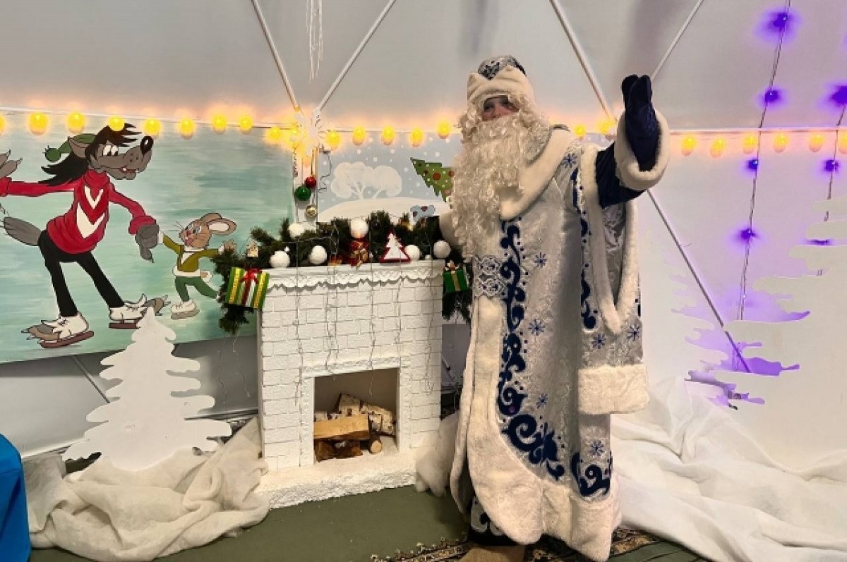    Дед Мороз не только сам ходит в гости, но и приглашает всех желающих к себе в резиденцию.