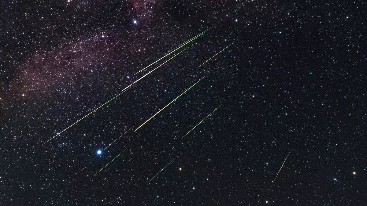     Его максимум ожидается в ночь с 3 на 4 января.