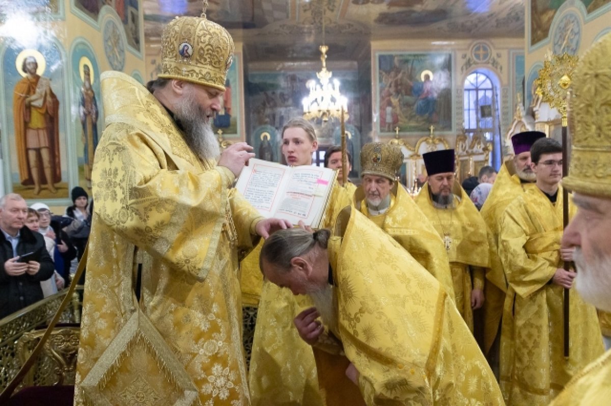    Митрополит Никодим возвел в сан архимандрита иеромонаха Владимира