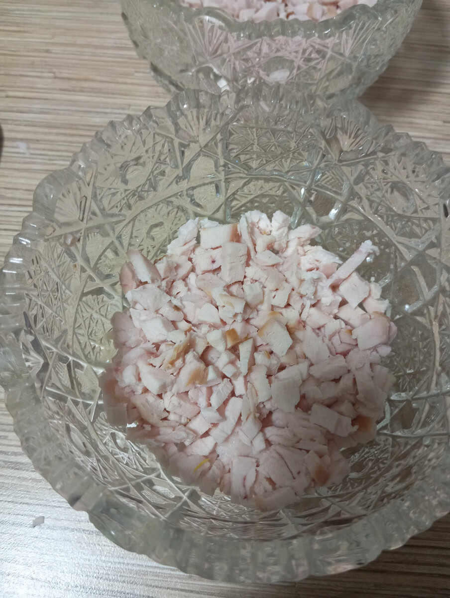 Салат с курицей и ананасами