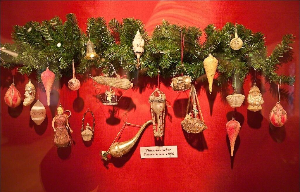 Фрагмент коллекции музея художественного стекла в городе Лауша