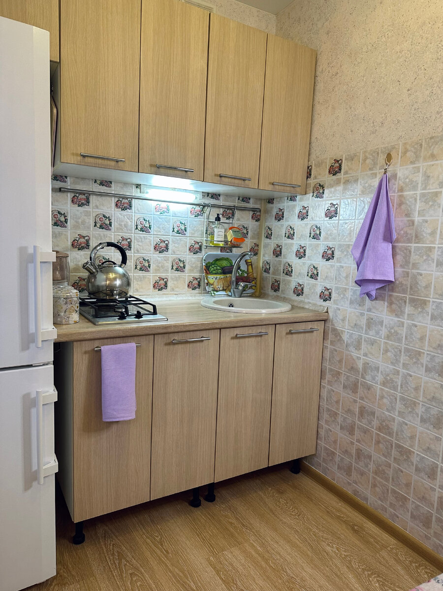 Вот так уютно выглядит пятиметровая кухня на фото. Хотя и в реальности тоже там уютно))