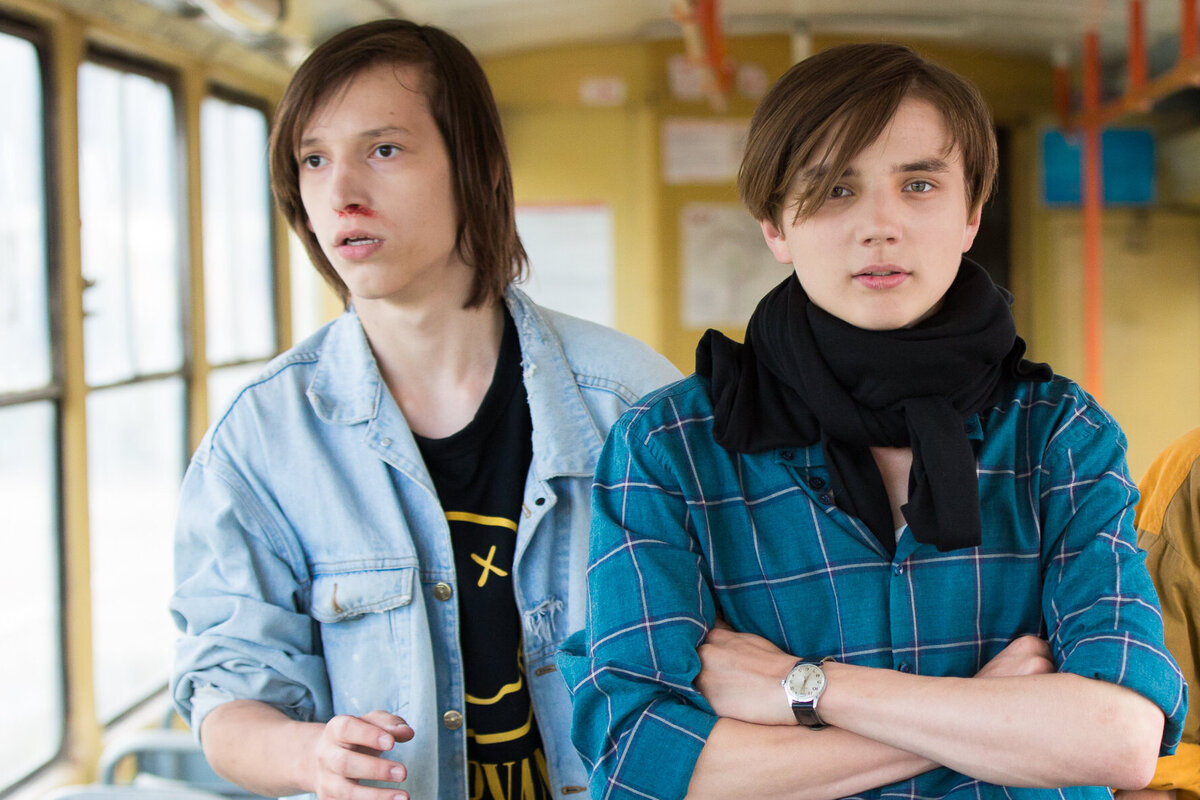     Baza: на актеров сериала «Мир! Дружба! Жвачка!» Егора Губарева и Федора Рощина попытались напасть с ножом