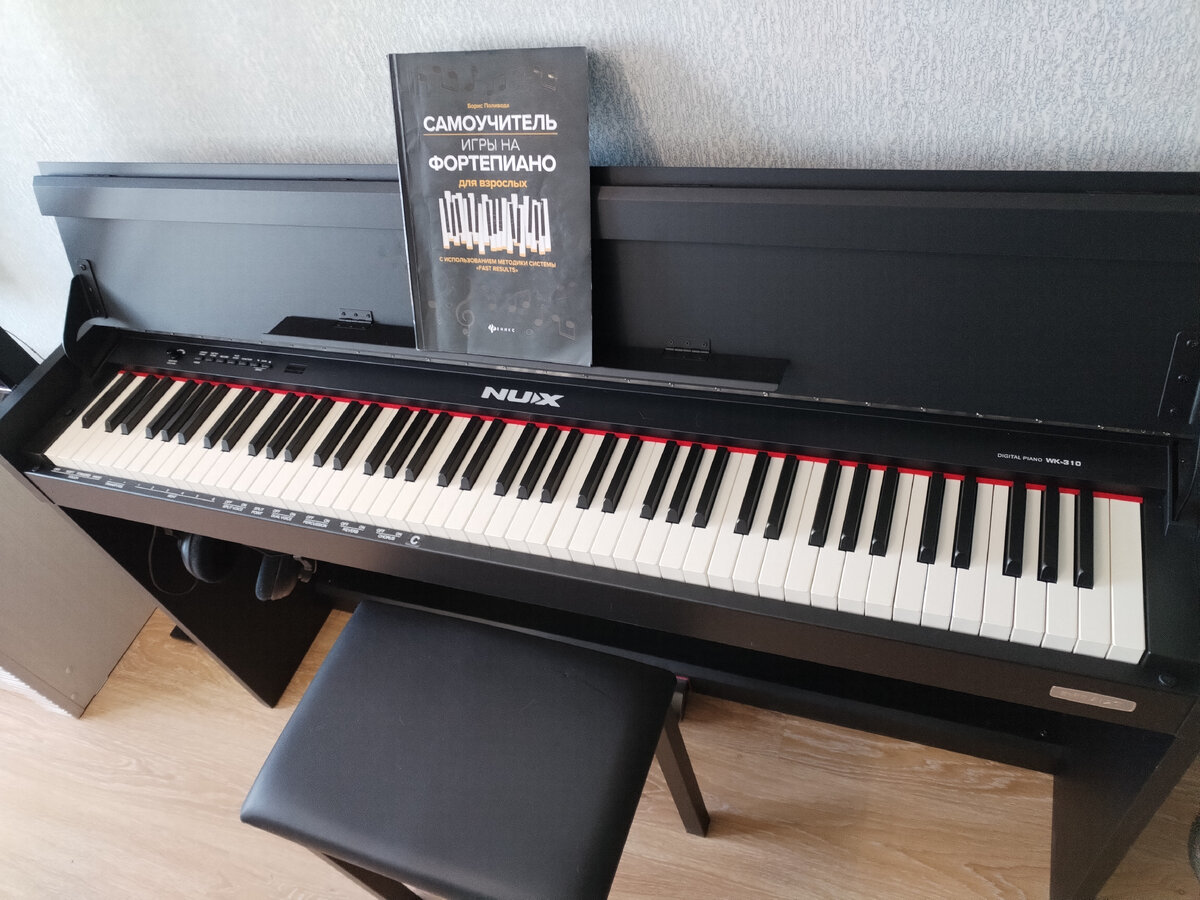 Мое хобби - играю для себя на пианино, авторское фото